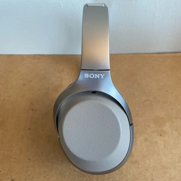 Sony WH-1000XM2 Wireless Headphones - Picture 4 of 9